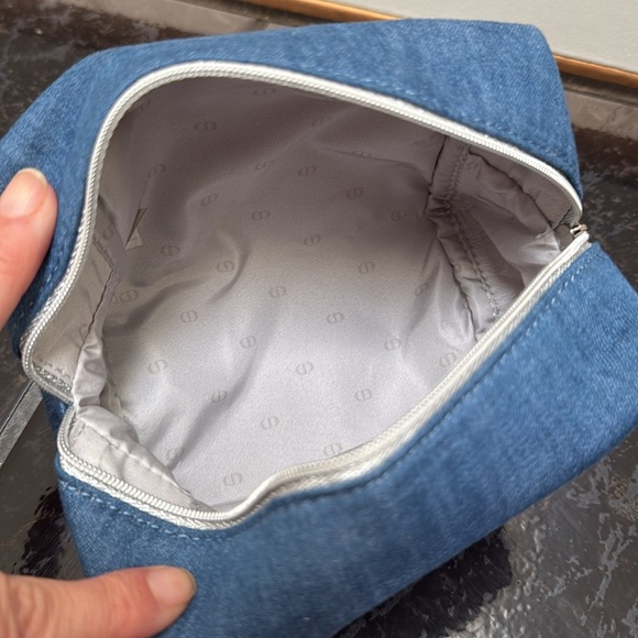 Dior Blue Cosmetic Pouch with bath bomb - Picture 9 of 9